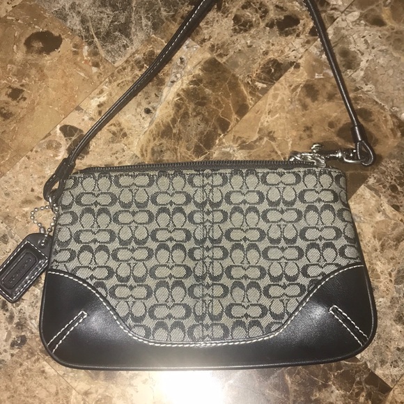 Coach Wristlet Authentic - Picture 3 of 3